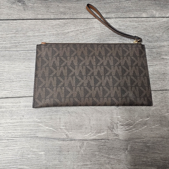 Michael Kors Large Signature Logo Brown Clutch Bag Wallet Wristlet - Picture 6 of 8